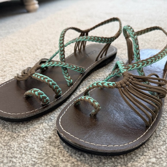 Plaka Shoes - PLAKA Flat Women’s Sandals - Palm Leaf Braided Sandals in Turquoise